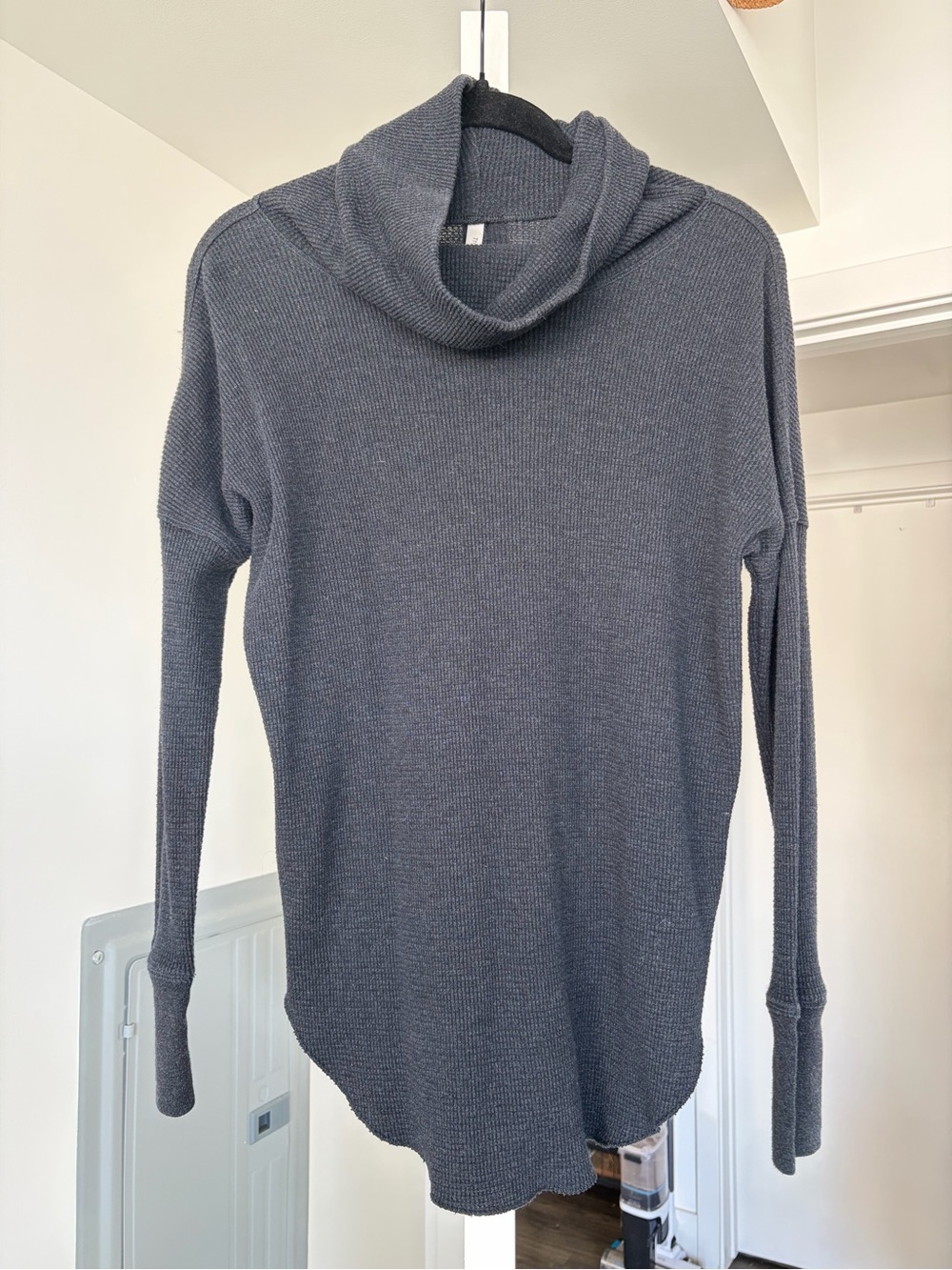 Aritzia Babaton Waffle Knit Cowl Neck Tunic Long Sleeve Shirt Size Small